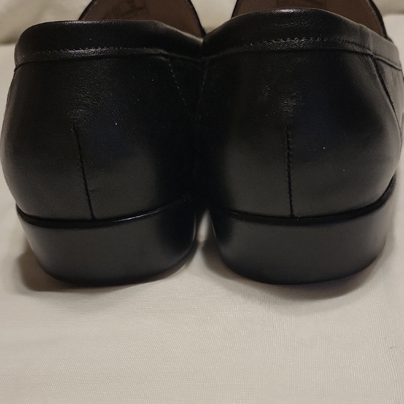 SAS Men's Classic Black Slip-On Loafers - Picture 8 of 9